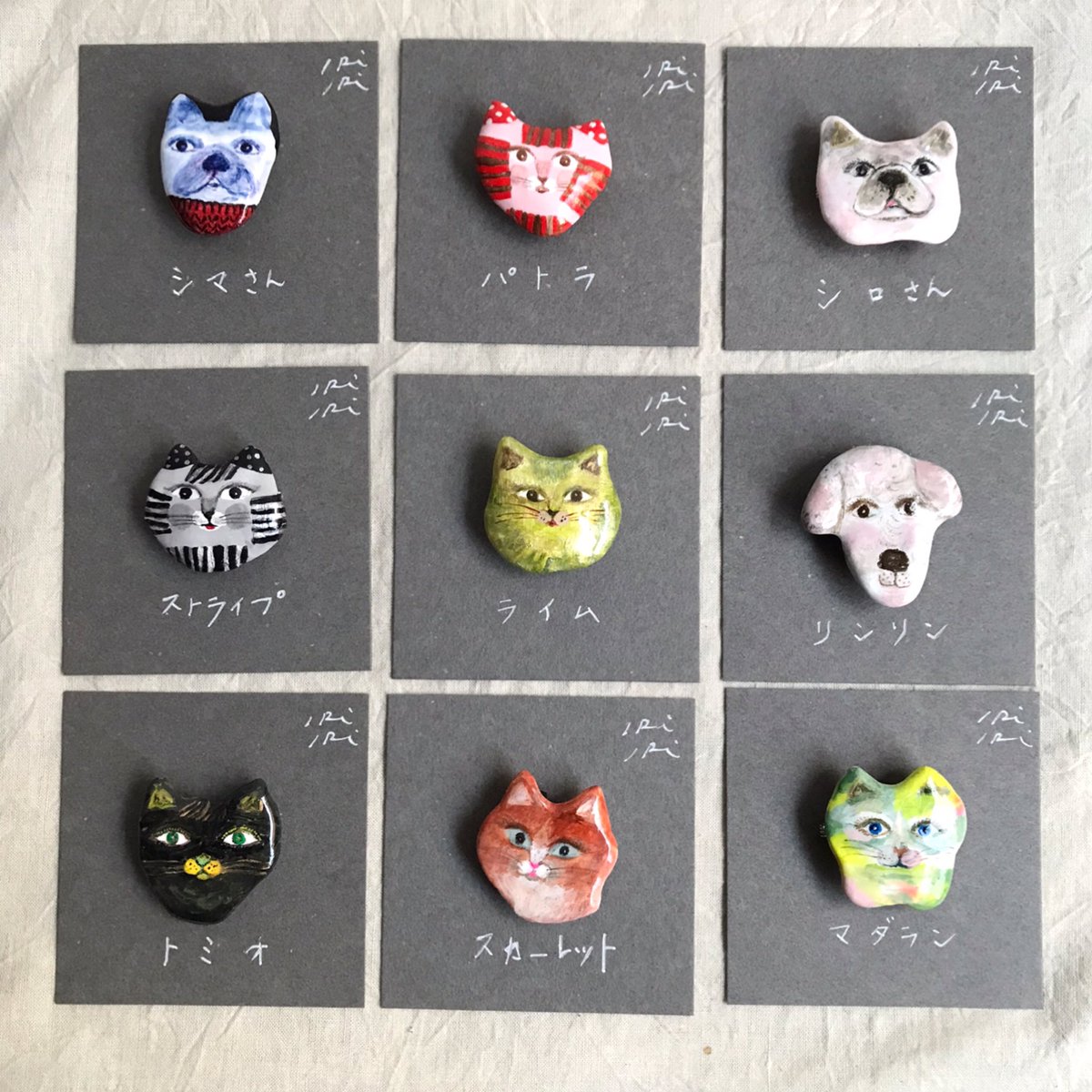 cocoa_zakka's tweet photo. IRIIRI個展にんぎょうの時間で初お披露目したKAOブローチ、オンラインショップにUPしました🌟

数が多くないのでお一人様2点までの購入となります、ご了承下さいませ👏

発送は年明け1/5(日)～です📮

年末の慌ただしい時期のご案内失礼します🎍

https://t.co/DdUMOMTaKk https://t.co/lF3qFIern3