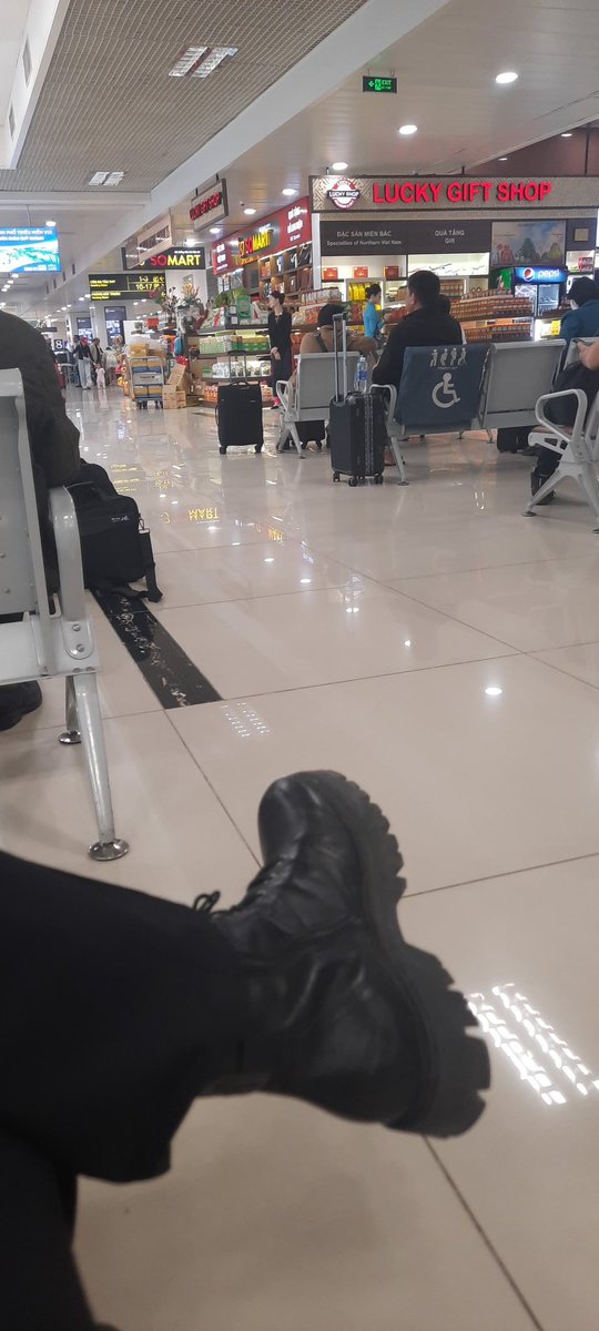Anyone who also likes airports but doesn't like flying?