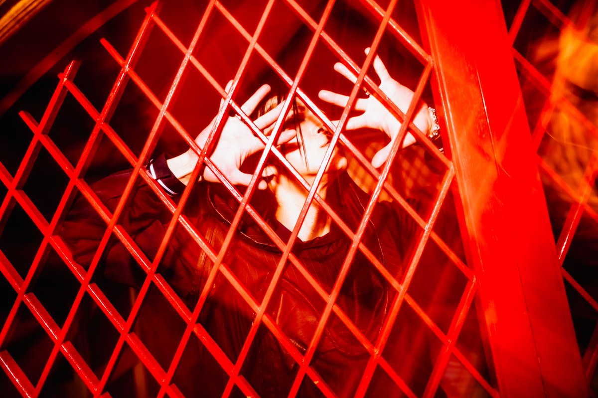 redswallow193's tweet photo. ロックかけるセ��ラー服 VOL.2

再生の赤

今年は活動があまり出来ませんでしたが、来年は再生へ！

PHOTO by @3or4sec

#ホテル富貴 様
#ポートレート
#portrait
#メンズポートレート
#制服ポートレート
#被写体
#京橋
#セーラー服
#人生にロックな瞬間を
#セーラー服と人生に乾杯
#nosailornolife https://t.co/bwZj1L6pGN