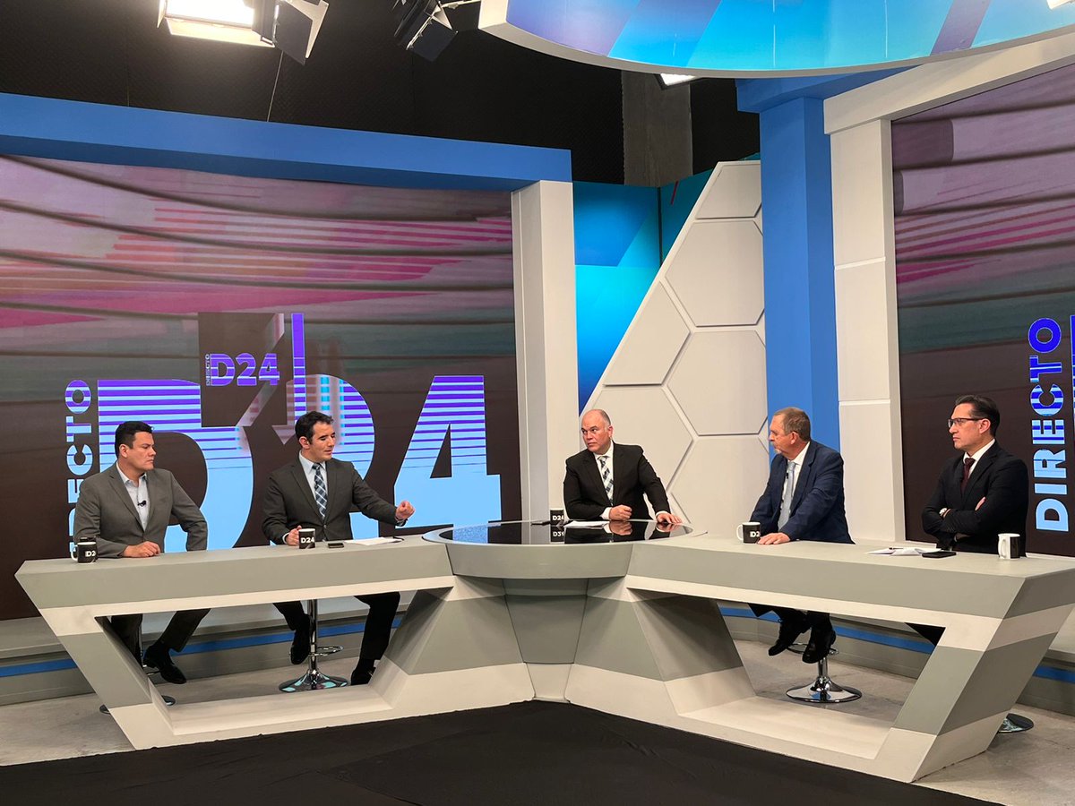 quierotv_gdl's tweet photo. 📺📲 EN VIVO | En #Directo24 de @quierotv_gdl hablamos de la visita de Claudia Sheinbaum (@Claudiashein) a Jalisco; operativo de seguridad en Sinaloa y actividades de Pablo Lemus (@PabloLemusN) y alcaldes.
Míranos en:
➡️ https://t.co/6mbpc26vGq
➡️ https://t.co/QbE8GHuuc8
➡️ https://t.co/oeYWZSGXWn
