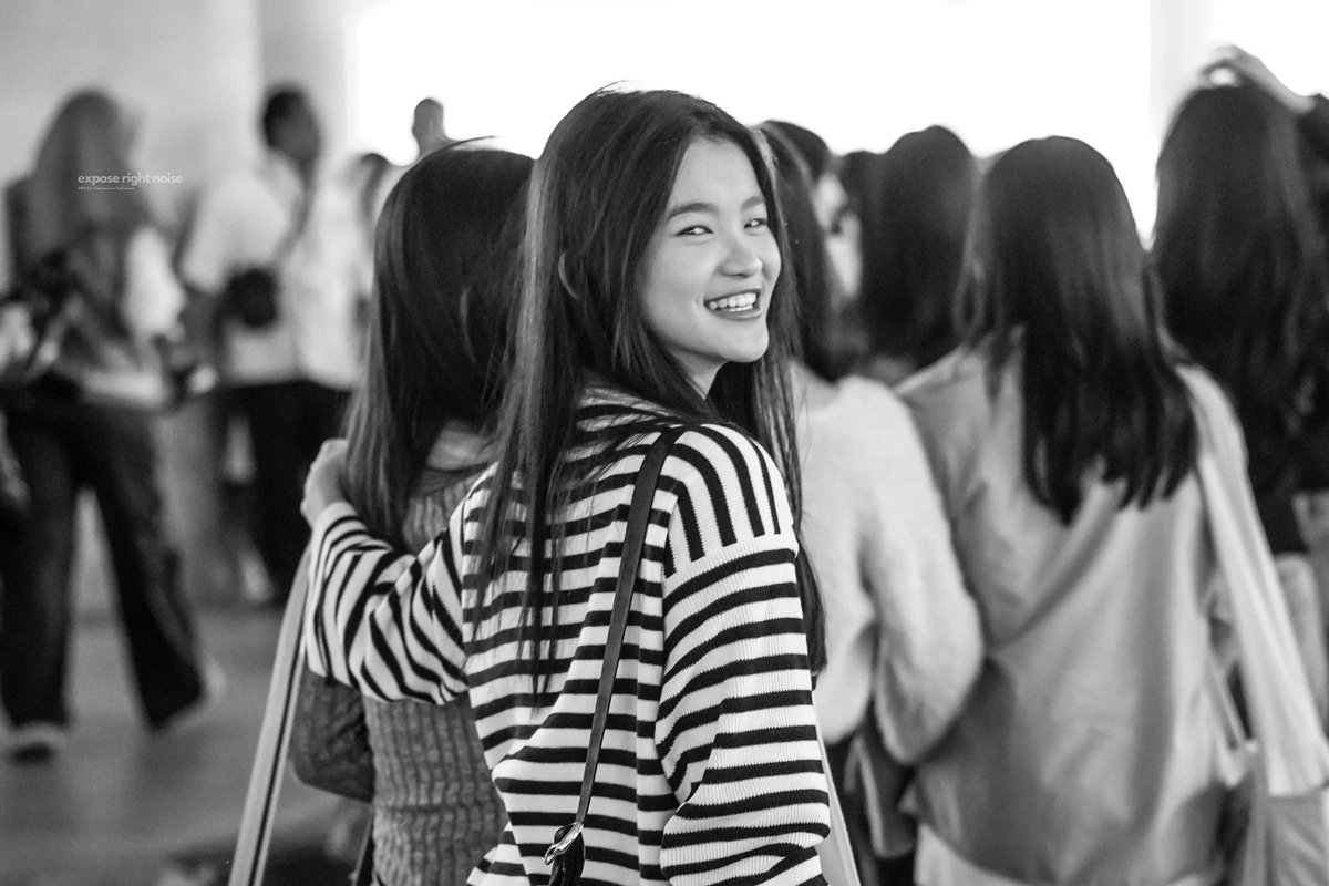 ERN0821's tweet photo. 241231 – YIA ✈️

zebra cross crossing — hati-hati menyebrang jalan✨

#Erine #エリン #JKT48 #JKT48AirportFashion https://t.co/nLkqTA1AMq