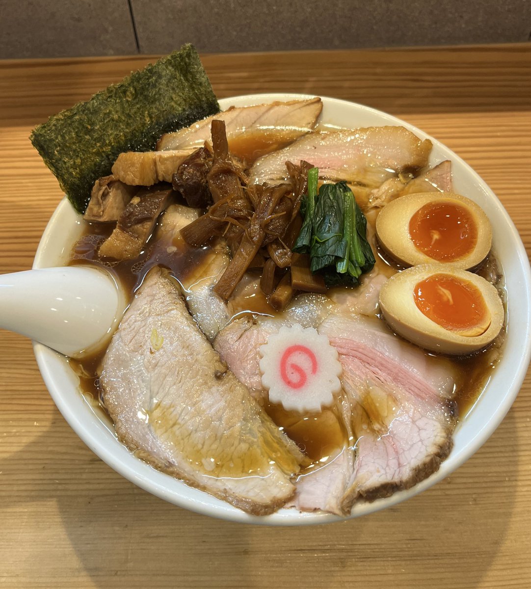 guppi0208's tweet photo. 2024年お店で食べたラーメンは129杯、107店舗
新しく行ったお店は67店舗でした。

めっちゃ美味かったの載せときます

手打ち蓮
メヂカそば吟魚
がんこ四谷(アワビつけ麺)
オランダ軒 https://t.co/KyOTdmqsEX