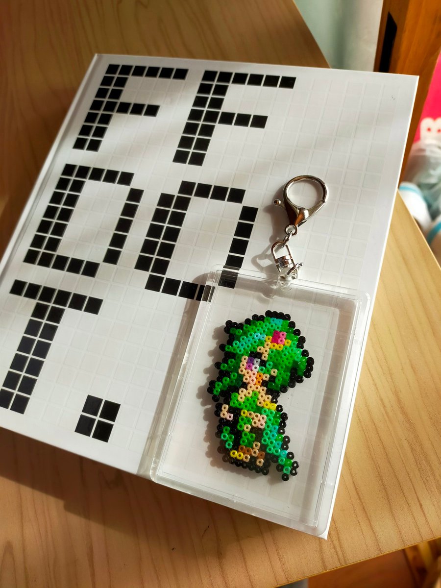 San6Mott's tweet photo. 長女作。FF4のリディア。本を参考に作成。
推し活用キーホルダーにきれいに収まりました。
#セリア #ナノビーズ
#ファイナルファンタジー4
#FFDOT https://t.co/DD43dwLocJ