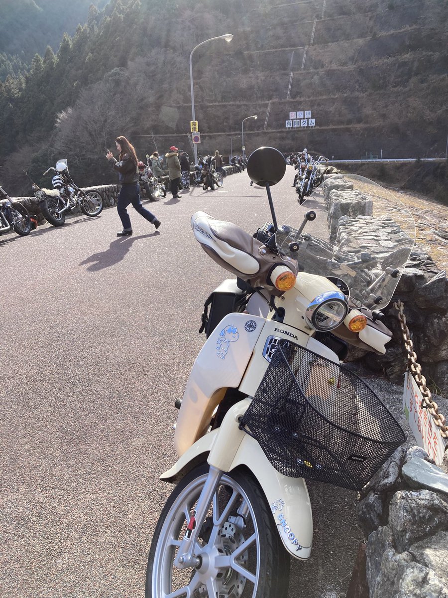 ddmCub's tweet photo. 走り納めDe有馬ダム

たくさんのハーレーがダムを彩る中にカタツムリ号😆 https://t.co/TB7r5mXaRq
