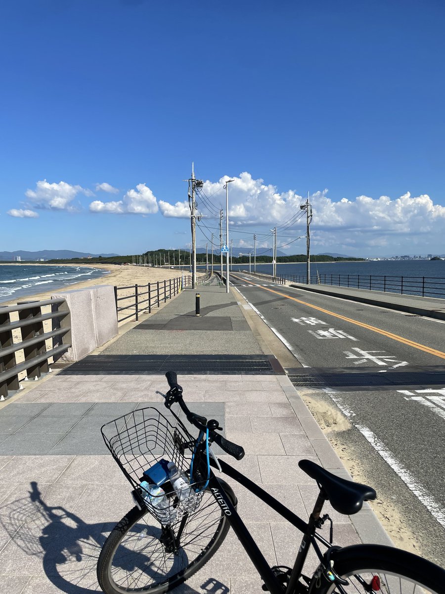 gr_connect_'s tweet photo. 今年の総括！
年初めの博多飲み、極寒天体観測に始まり、試験後は北海道、博多、東京をはしご酒と良い一年。
変な釣りや脱出ゲーム等の初体験や、新規の人との飲みもいっぱいで楽しい一年でした！
受験生の一年か？？って感じではありますが、来年も皆様、肝臓と財布が保つ限り飲みにいきやしょう！！ https://t.co/9cRUqdw8sB