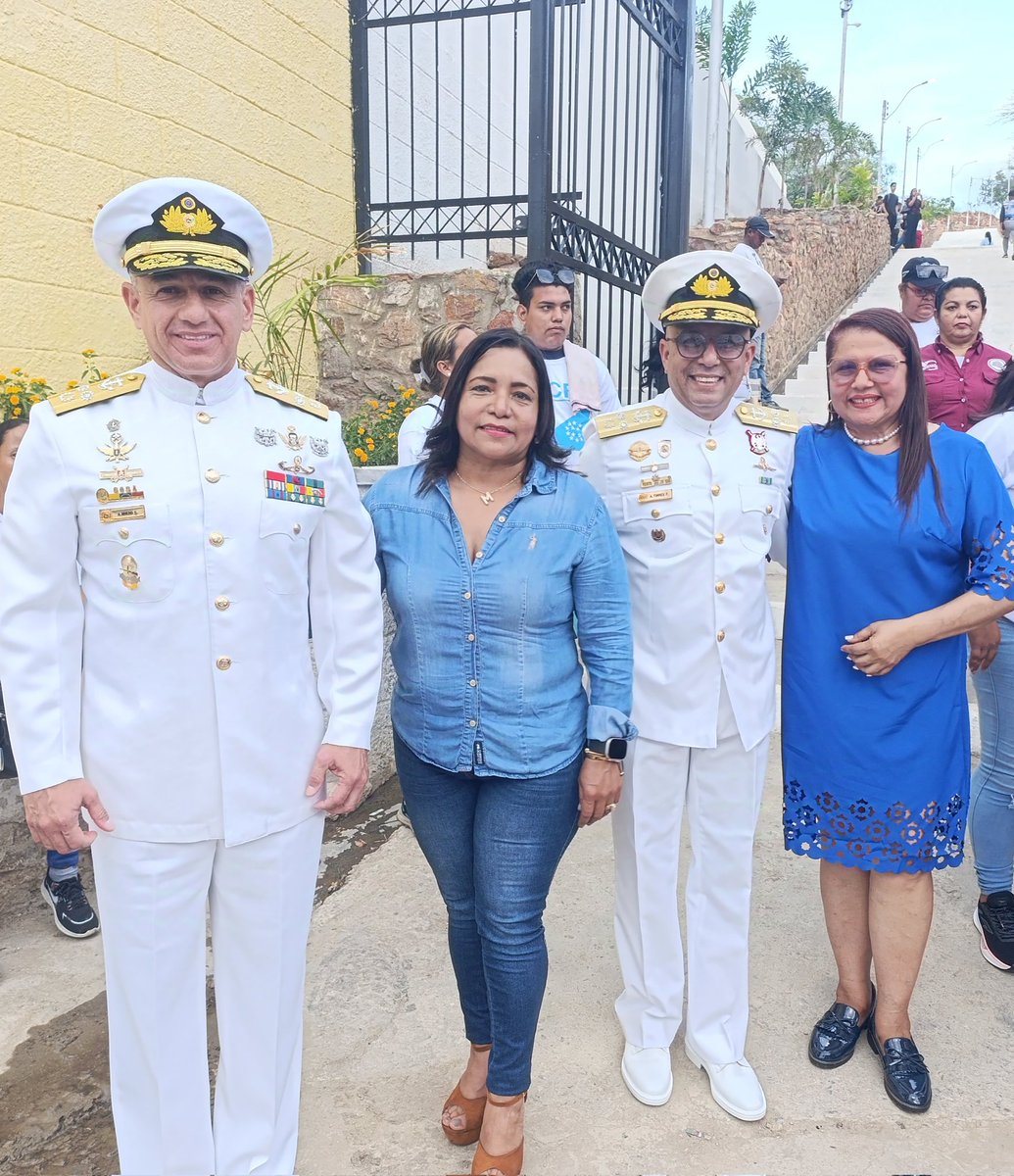 MariaElenaR01's tweet photo. Gracias Presidente Invicto @NicolasMaduro por darle al Pueblo Sucrense la edificación de la casa Histórica del Gran Mariscal de Ayacucho, Orgullosa me siento como Mujer Sucrense, que se haya cumplido con este anhelo de nuestro Pueblo.
@dcabellor
@FidelVsquezPSUV
@drodriven2 https://t.co/MjMgKRYBrT