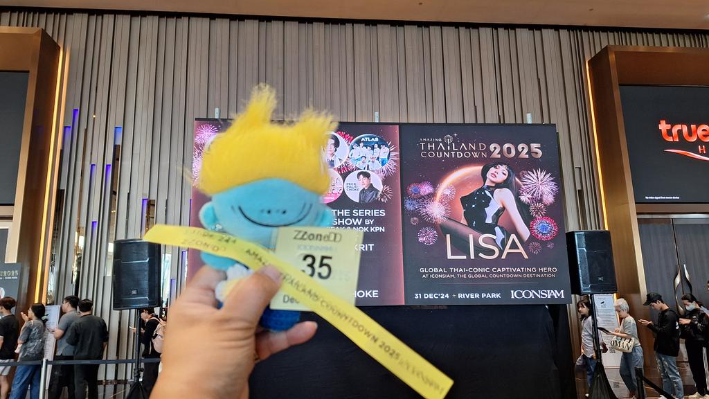 LynLuvPalit's tweet photo. -นุชที่มารับบัตรคิว และริชแบรน คูปองด้านหลังเขียนชื่อ เบอร์โทรให���เรียบร้อยนะคะ  คนนึงรับหลายใบได้ แต่ชื่อตรง ริชแบรนให้มาไปติดเอง
-Walk in โซน E Gรับบัตรคิว แล้วมาเข้าแถวเข้าพื้นที่ตามคิว บ่าย4โมง 
#เป๊กผลิตโชค #PeckPalitchoke  #AmazingThailandCountdown2025 #ICONSIAMCountdown2025 https://t.co/f6MOtZaFkf