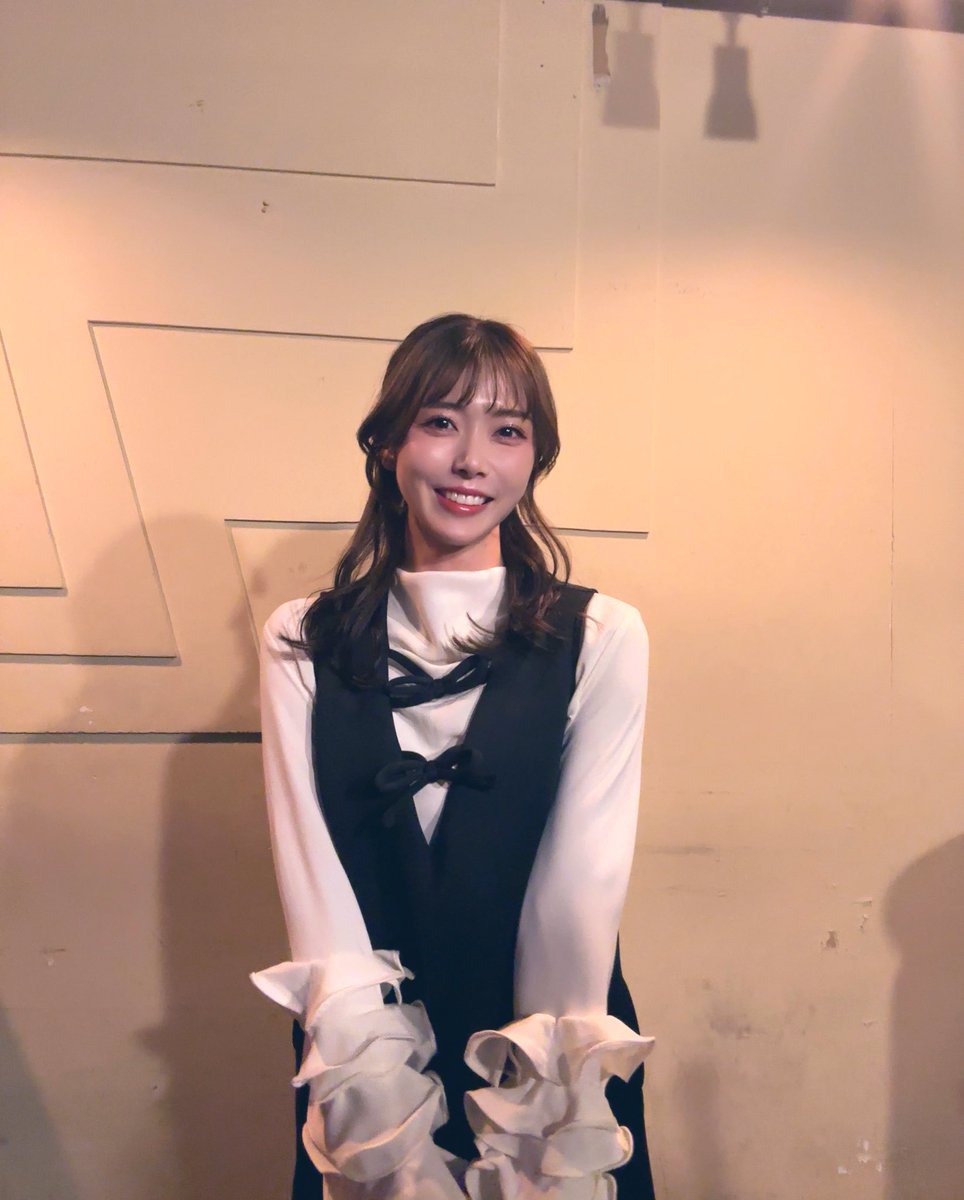 bloodlinesaaya's tweet photo. 今年は別れもあって涙が溢れた一年でしたが、一歩踏み出し、新たな出逢いがあった大切な一年となりました。
関わってくださった全ての皆様
本当にありがとうございました✨
来年も皆様と笑える瞬間を一つでも多く増やしていけるよう精進していきます。

皆様良いお年をお迎えくださいませ✨

後藤紗亜弥

💫今夜20:30頃から年内ラスト配信をインスタライブでさせていただきます。年末なので無理なくご参加くださいね。

喪中の為新年のご挨拶は控えさせていただきます。