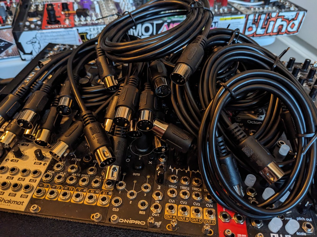 thetonewrecker's tweet image. .
Replacing cables
MIDI is incredible 
Machine translations
.
#studioprocess #techno #liveset #tonewrecker #paulbirken #create #explore #electronicmusic #possibilities