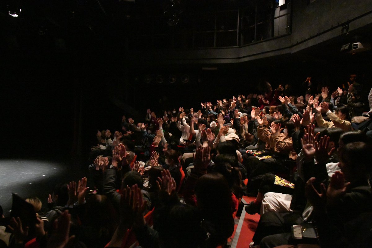 不特定多数が来場する文化祭という場で、２作品の上演を実現できたこと。演者としてもスタッフとしても、学外でオファーをいただけたりして。自分の蓄えてきたことは、プロにも必要としてもらえるレベルまでに到達しているのだと、自信になりました💐
自分の演出シーンの客席📸ニンマリが溢れちゃう😁