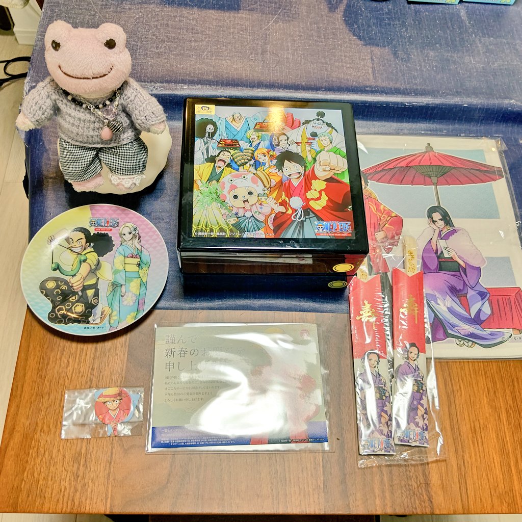 cherinpickles's tweet photo. 今年も無事届いたよ！
ありがとうございます！！
おまけもたくさんでワクワクするよ！🐸🍒🛎️💗
おいしいおせち、明日が楽しみだなぁ🐸🍒🛎️✨✨✨ https://t.co/dsjNmyPxwM