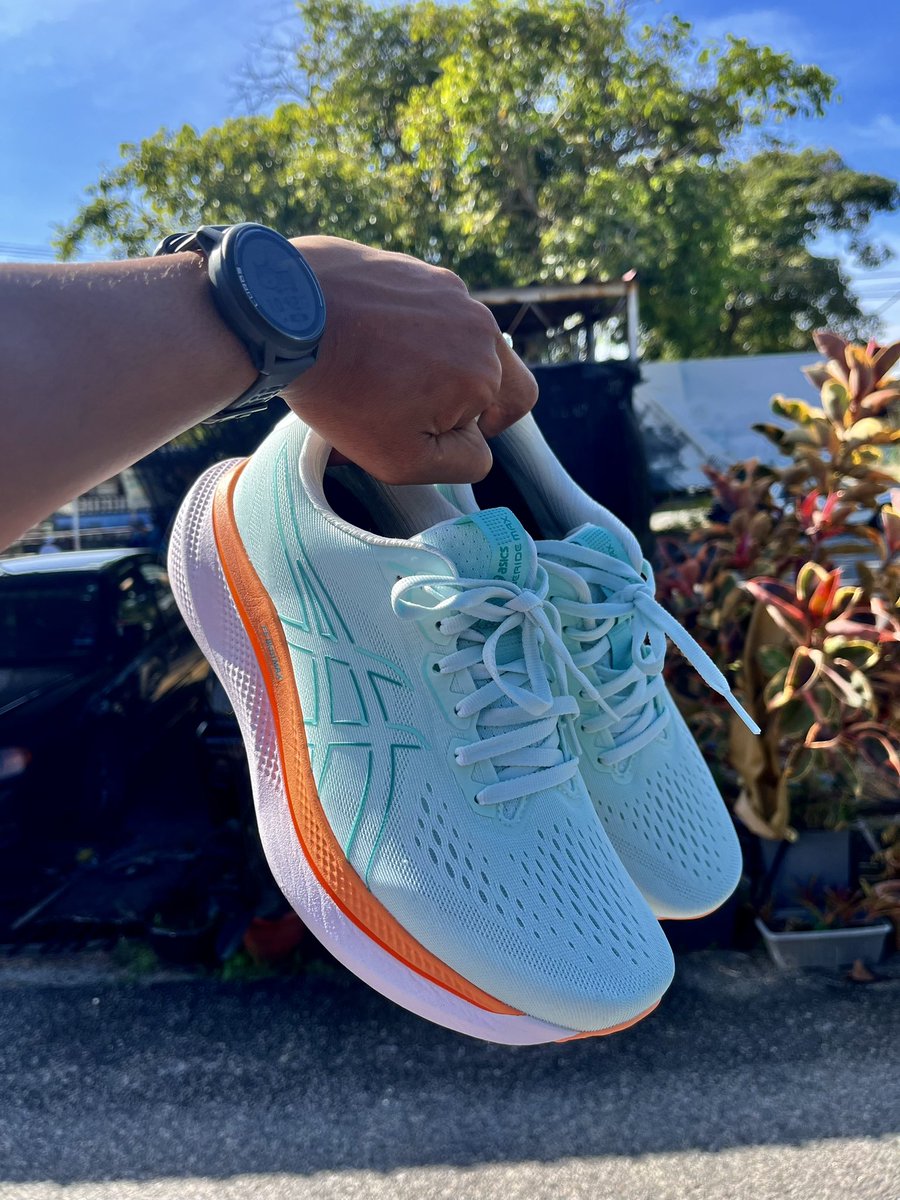 ojfira's tweet photo. Ready for 2025 miles ⚡️

Cushioning by FF Blast Max is most responsive foams, high energy return, easy to pickup the pace and smoother ride for long run.

By : Asics Glideride Max 🩵 https://t.co/PwhqOQTPTL