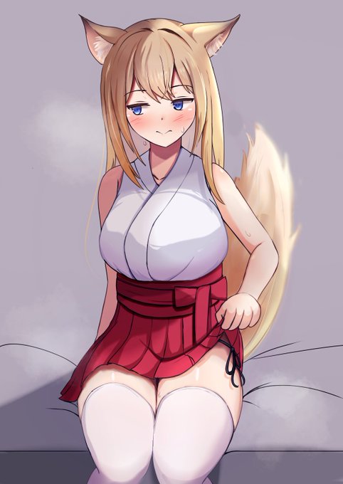 ちょっとだけ見せてくれる狐です!!!🦊 