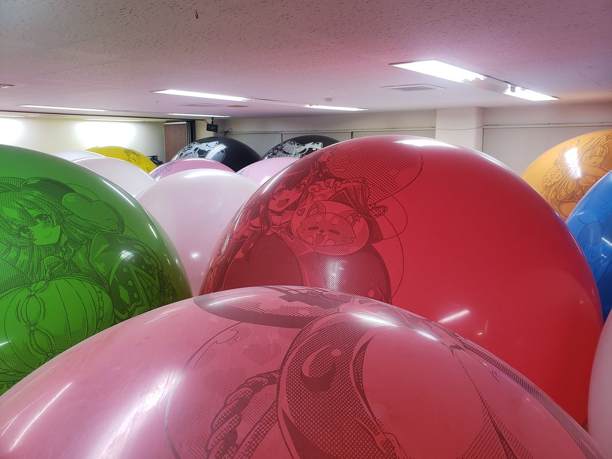 ちなみに画像だと中心から見た光景はこんな感じ #巨大風船