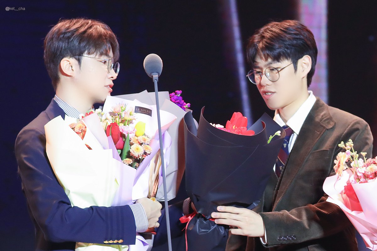 ket__cha's tweet image. 241229 LCK 어워즈

💐💐💐💐

#T1 #티원 #doran #oner #faker #gumayusi #keria