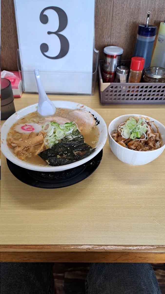 hitoharu12's tweet photo. 今年もラー納めは【ようすけ】
#ようすけ
#佐野らーめん 
#ようすけ本店 
#安定の開店待ち https://t.co/BTqwGuL9gL