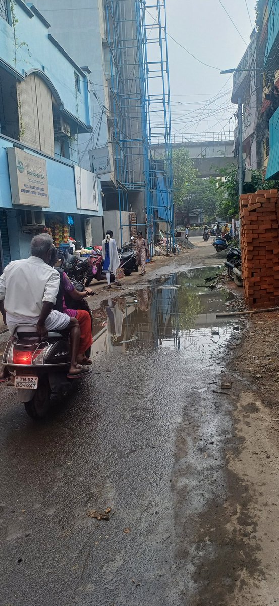 logeshpmk's tweet photo. @chennaicorp @kgbias @PriyarajanDMK @MMageshkumaar @CHN_Metro_Water 13வது மண்டலம் 168 வது வார்டு முதல் பிள்ளையார் கோவில் தெருவில் தினமும் கழிவுநீர் தெருவில் ஓடுகிறது கழிவு நீர் அனைத்தும் அருகாமையில் உள்ள மழைநீர் கால்வாயில் புகுந்து தேங்கி நின்று கொசுக்கள் உற்பத்தியாகிறது https://t.co/QvNyX4WOCM