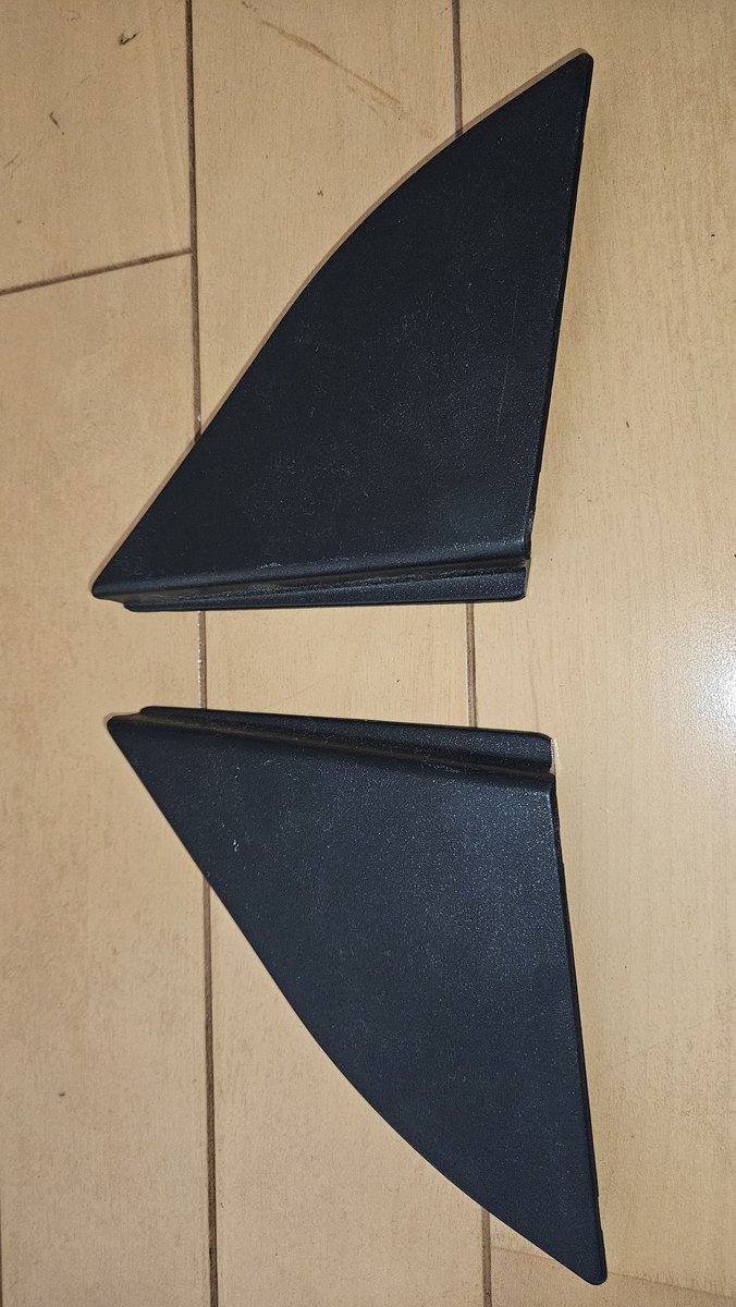 night_jack7's tweet photo. お譲りしますpart3
Fc3s 純正バンパー用リップ
エアクリサクションパイプ
純正プーリー
ドアノブ受け新品
ピラーミラーカバー新品
DMまで https://t.co/ulFd5DTX9j