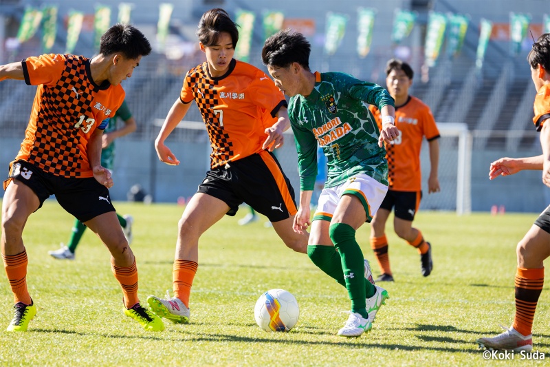 SoccerKingJP's tweet photo. ⚽️試合結果⚽️
青森山田が初戦敗退、連覇の夢潰える…高川学園が“トルメンタ”＆PKで2ゴール奪い3回戦へ
https://t.co/TZigrZunuK

🗣️編集部より
「高川学園は『10番』を背負う大森風牙が2ゴール。青森山田は最終盤に1点差に詰め寄り、その後も猛攻を仕掛けましたが、追い付くことができませんでした」 https://t.co/QKeRTDXOXk