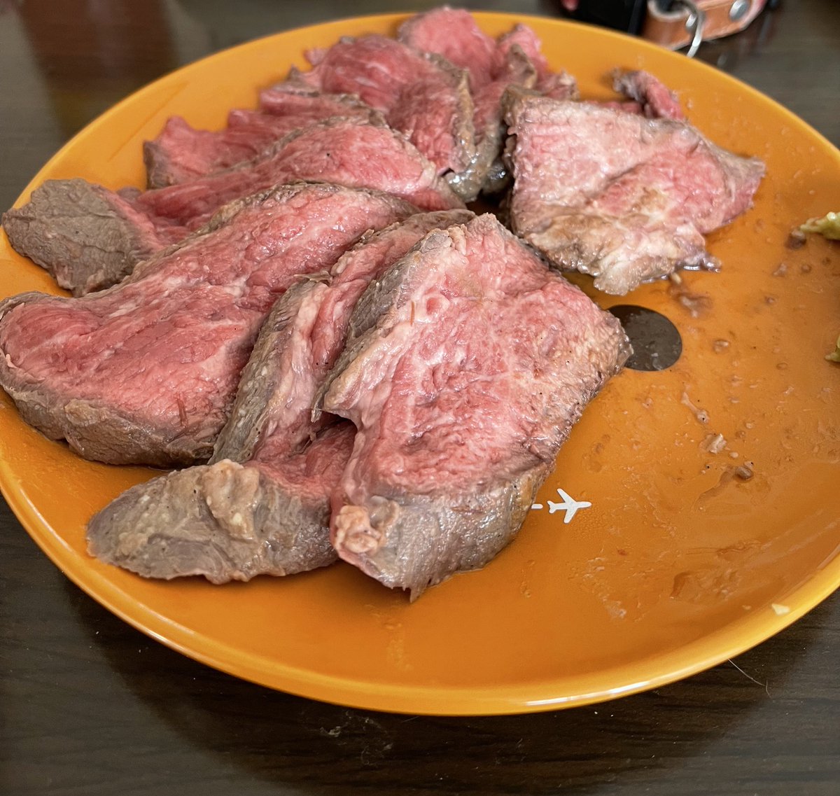 mic48_game's tweet photo. 嫁の手作りローストビーフΨ( 'ч' ♡)ŧ‹"ŧ‹"ŧ‹"ŧ‹"
クリスマスに作ってくれたやつと
昨日作ってくれたやつ
どっちも美味かったΨ( 'ч' ♡)ŧ‹"ŧ‹"ŧ‹"ŧ‹" https://t.co/DqgGxgGuHc