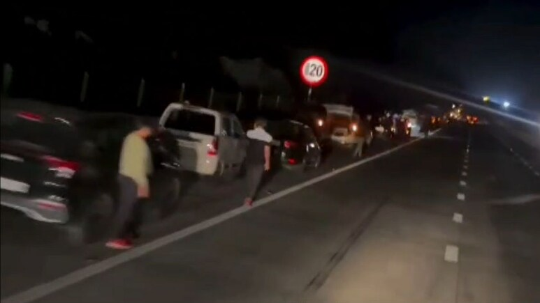 Over 20 Vehicles Punctured On Mumbai-Nagpur Highway, Commuters Stranded ndtv.com/mumbai-news/ov…