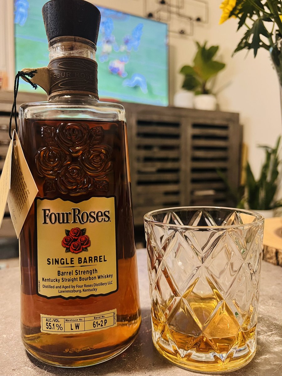 GIovanniSF's tweet photo. Tonight’s pour. OESK recipe. #bourbon #singlebarrel https://t.co/X5jxF2X42S