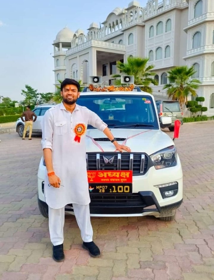 AkashAasan's tweet photo. जनपद पंचायत मुरार (जिला ग्वालियर) से अध्यक्ष🚨#श्री_दिलराज_किरार जी को जन्म दिवस 🎂 की बहुत-बहुत बधाई और शुभकामनाएं।🎊
आपकी अल्पायु में शुरू हुई जनसेवक की यात्रा निरंतर मानवता और सेवा के पथ पर अग्रसर होती हुई जननायक में परिवर्तित होते हुए समाज का पुनरुद्धार और कल्याण करें। 🙏 https://t.co/dq62Zziyzk