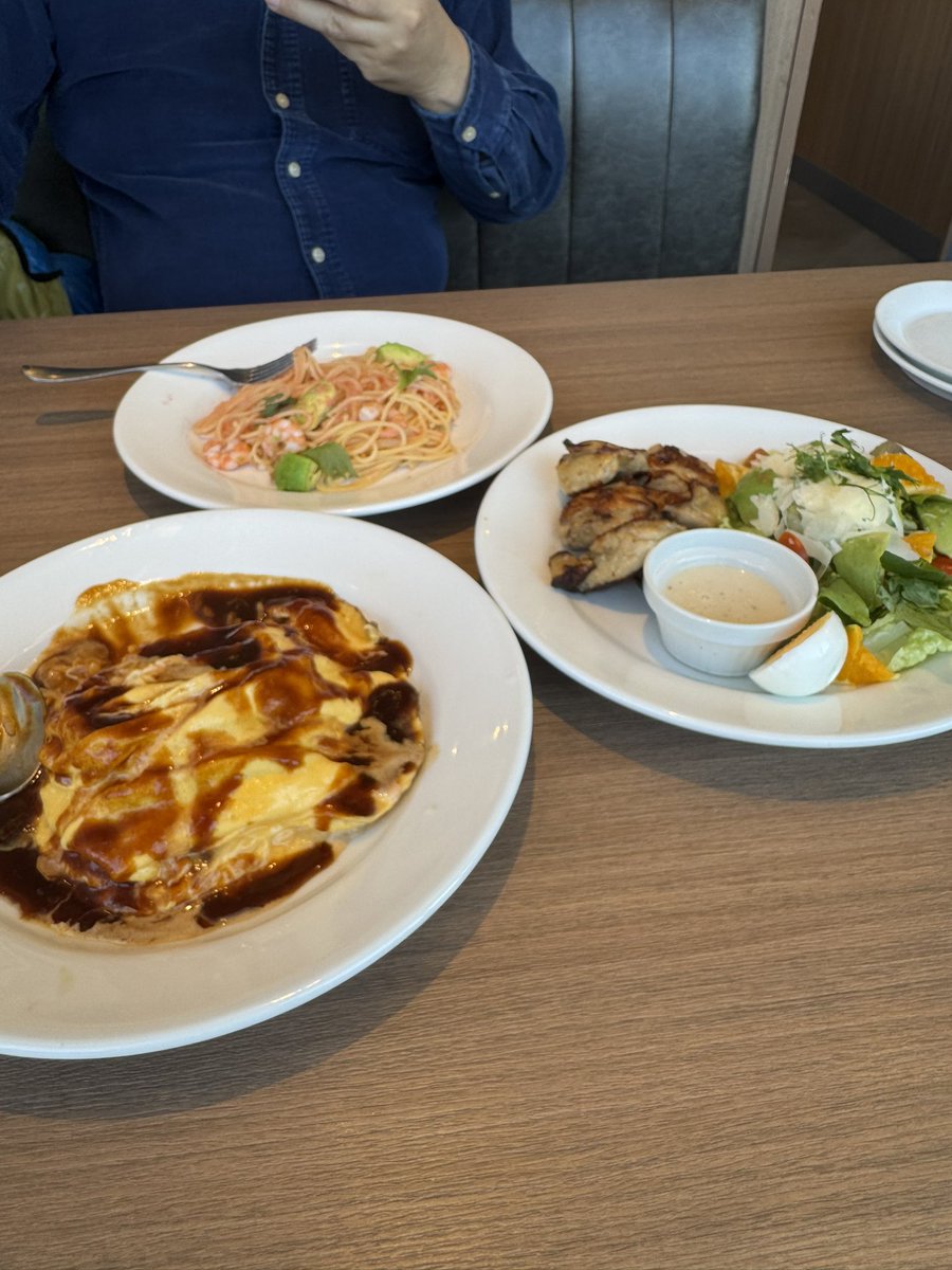 kyonshogo's tweet image. 期限ギリギリでデニーズのバースデークーポンでデザートいただきました♪
大晦日ランチは、お店も空いてて良き😊
ごちそうさまでした♪
お隣駅ですが、運動がてら帰りは歩いて帰ろう🎵#デニーズバースデークーポン　#デニーズバースデーデザート