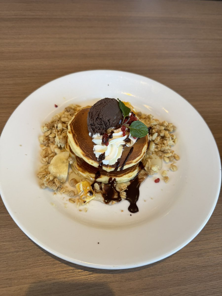 kyonshogo's tweet image. 期限ギリギリでデニーズのバースデークーポンでデザートいただきました♪
大晦日ランチは、お店も空いてて良き😊
ごちそうさまでした♪
お隣駅ですが、運動がてら帰りは歩いて帰ろう🎵#デニーズバースデークーポン　#デニーズバースデーデザート