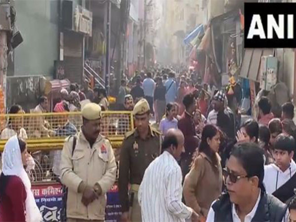 ani_digital's tweet photo. Uttar Pradesh's Varanasi attracts huge crowds ahead of New Year; police strengthen security measures
Read @ANI Story | https://t.co/5oEwyB2rRF
#Varanasi #NewYear #SecurityHeightened https://t.co/zO8Nzu7KKc