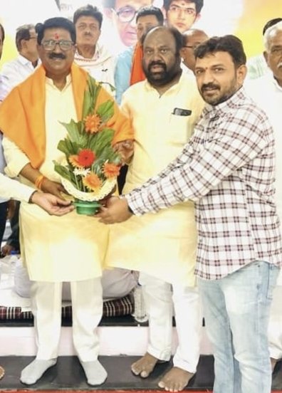 AshishDRahate's tweet photo. महाराष्ट्रातील सर्वसामान्य जनतेच्या प्रश्नाविषयी संसदेत आवाज उठविणारे शिवसेना (उबाठा) पक्षाचे उपनेते तथा मुंबई दक्षिण लोकसभा मतदारसंघाचे लोकप्रिय खा. श्री. अरविंदजी सावंत यांना वाढदिवसाच्या हार्दिक शुभेच्छा !💐

#अरविंदजी_सावंत
@AGSawant https://t.co/S8WyLotJvE