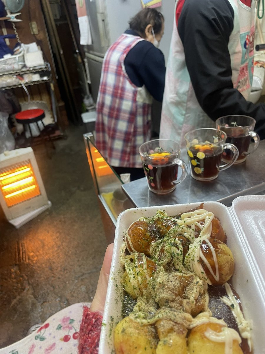 rsptn's tweet photo. Twitterから離れまくった一年だったけど今年もやる美味しいもの振り返り2024。四季煲坊の煲仔飯、なべくんが撃ったかるがもロースト、葉隠うどんのうどん、かどやの豚足、たこ焼きひろこのたこ焼き、うまいやのたこ焼き、武信のカツサンド、中国飯店三田の上海蟹ご飯、敦煌の牡蠣・水餃子・椰子餅→ https://t.co/g5lXCWyj4G