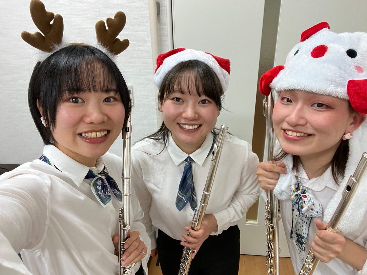 chou_chou_torte's tweet photo. 皆様、本年もありがとうございました！
今年はなんといっても、ようやくの静岡公演が開催できた事が大変嬉しかったです。

来年も様々な場所で演奏し、多くの方へ音楽をお届けできたらと思います。
皆様、良いお年をお迎えください🎍 https://t.co/KxhxRpY6Dl