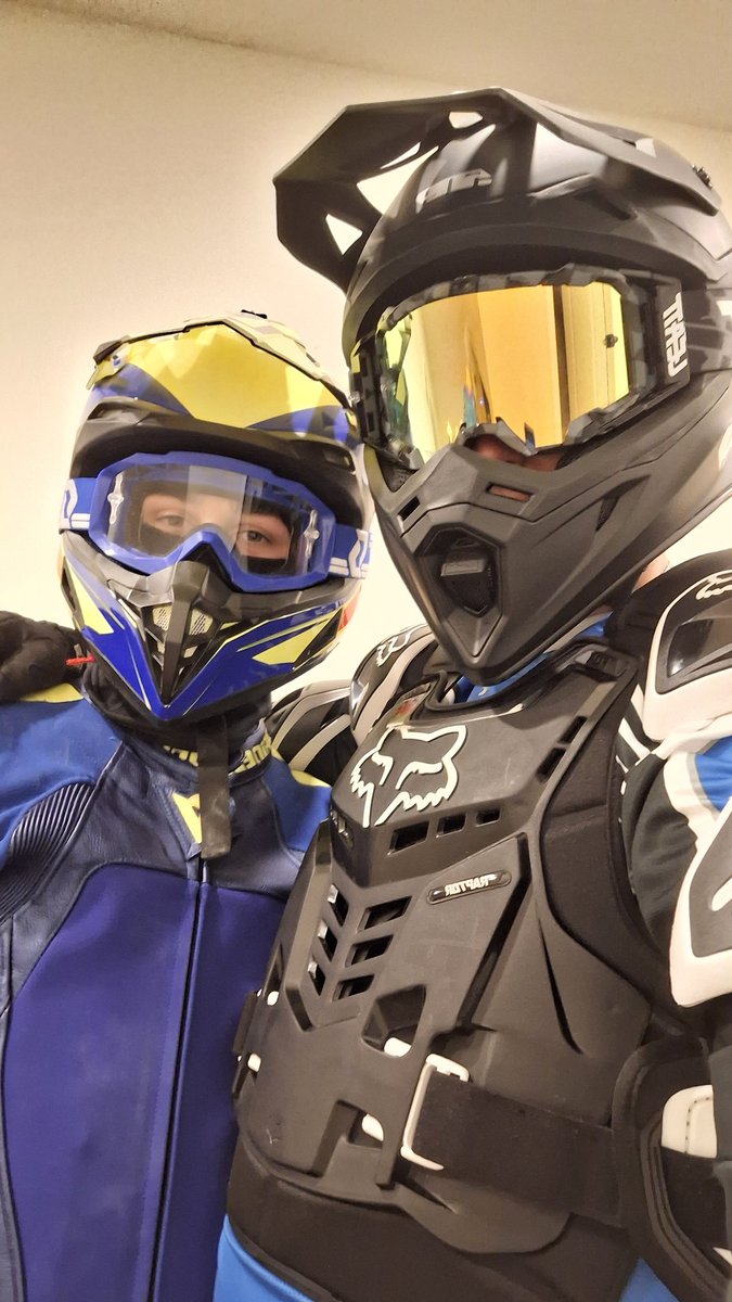 Save a bike, ride a biker - or something like that at least
Biker puppy pile with <a href="/PupStrings/">Pup Strings @ CanFURence!</a> and <a href="/Smellyhockey/">Hockey Pup</a> 
📸 <a href="/pup_glove/">Pup Glove</a>