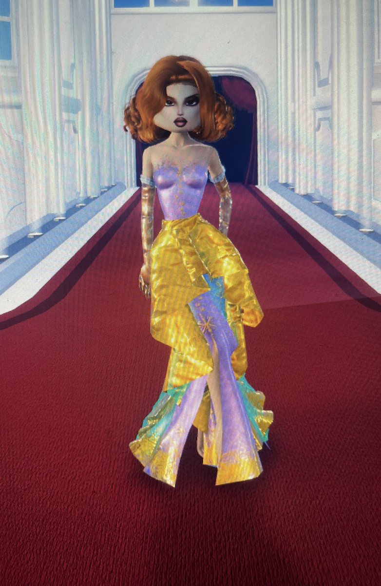 vezspertine's tweet photo. do u think 11 yr olds in dress to impress knew i was sophie? https://t.co/khpIPCtT8F