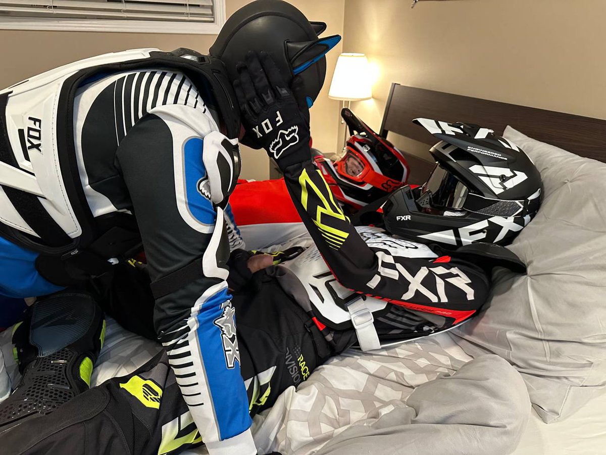 Some more angles with <a href="/pup_glove/">Pup Glove</a>, <a href="/PupStrings/">Pup Strings @ CanFURence!</a> and <a href="/Smellyhockey/">Hockey Pup</a>
Thank you for having us over!