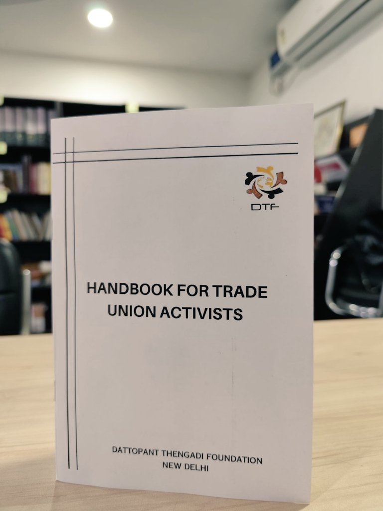 saikapianraj's tweet image. ट्रेड यूनियन कार्यकर्ताओं के लिए आपकी हैंडबुक के प्रकाशन पर हार्दिक बधाई @6258Vivek आपकी मेहनत और समर्पण से यह किताब कई लोगों को प्रेरित और सशक्त करेगी। 🎉👏 #TradeUnion #Handbook #Inspiration
@BMSkendra
@virjeshupadhyay 
@GirishArya_bms @ilo @mansukhmandviya @LabourMinistry
