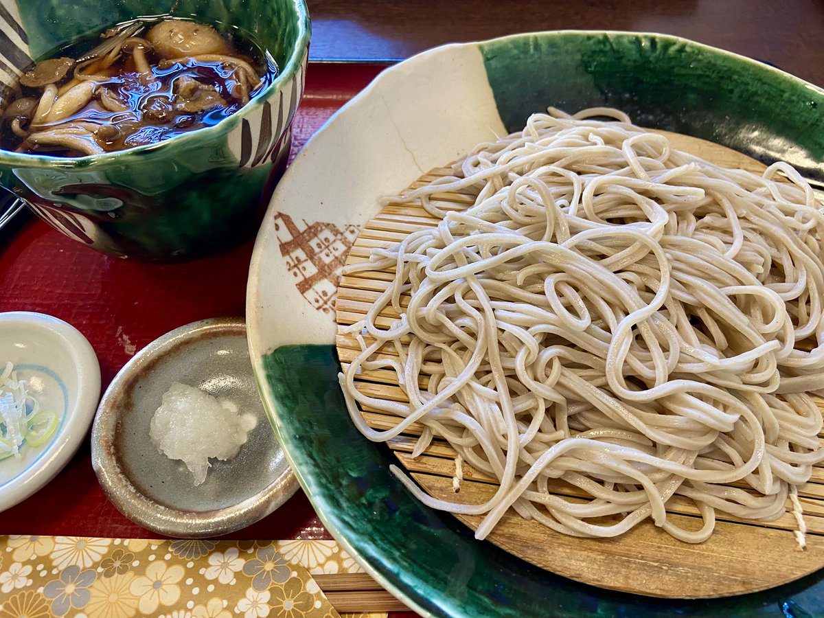 145Dre's tweet image. 今年一年の締めくくり

「年越しそば」
いただきまーす🙏😊

#手打ちそばやまびこ(田舎そば)