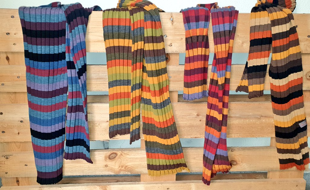 FullColourES's tweet image. ¡Feliz 2025!🥂 Desde Fullcolour os queremos agradecer vuestra fidelidad con el regalo perfecto para estos días. Con cada pedido de más de 60€ en web os regalamos una de estas 4 bufandas de lana 💖 
Solo desde hoy hasta el 7 de enero de 2025! 🎁🎄🎉
fullcolour.es/es/ofertas/ 🤳🧦