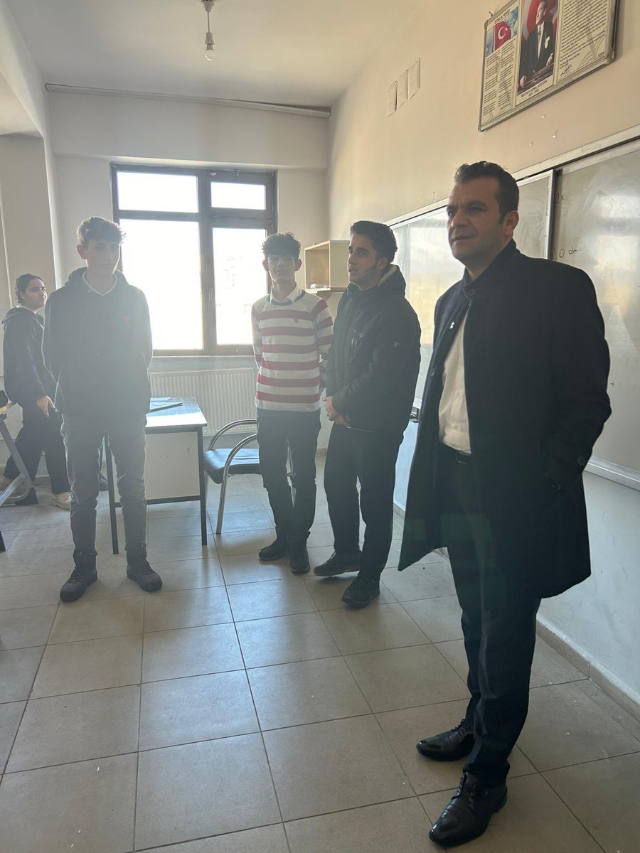 Okul ziyaretleri kapsamında Kulp Anadolu İmam Hatip Lisesine ziyarette bulunan İlçe Milli Eğitim Müdürümüz <a href="/FatihKaya_21/">Fatih KAYA 🇹🇷🇹🇷</a>  pansiyon ve dersliklerde incelemelerde bulunup  öğrencilerimiz ve öğretmenlerimiz ile  bir araya geldi.
<a href="/Yusuf__Tekin/">Yusuf Tekin</a> 
<a href="/Murat4Kucukali/">Murat Küçükali</a>
<a href="/burakakeller/">Burak AKELLER</a> 
<a href="/tcmeb/">Millî Eğitim Bakanlığı</a>