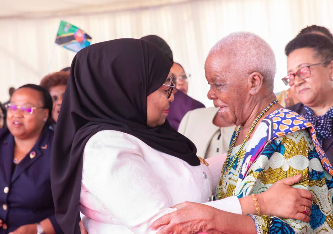 Kheri ya kumbukumbu ya siku ya kuzaliwa kwa Mama yetu, Mama Maria Nyerere leo anapotimiza umri wa miaka 94. Namshukuru kwa busara zake na upendo wake. Tumuombee furaha, amani na siha njema.