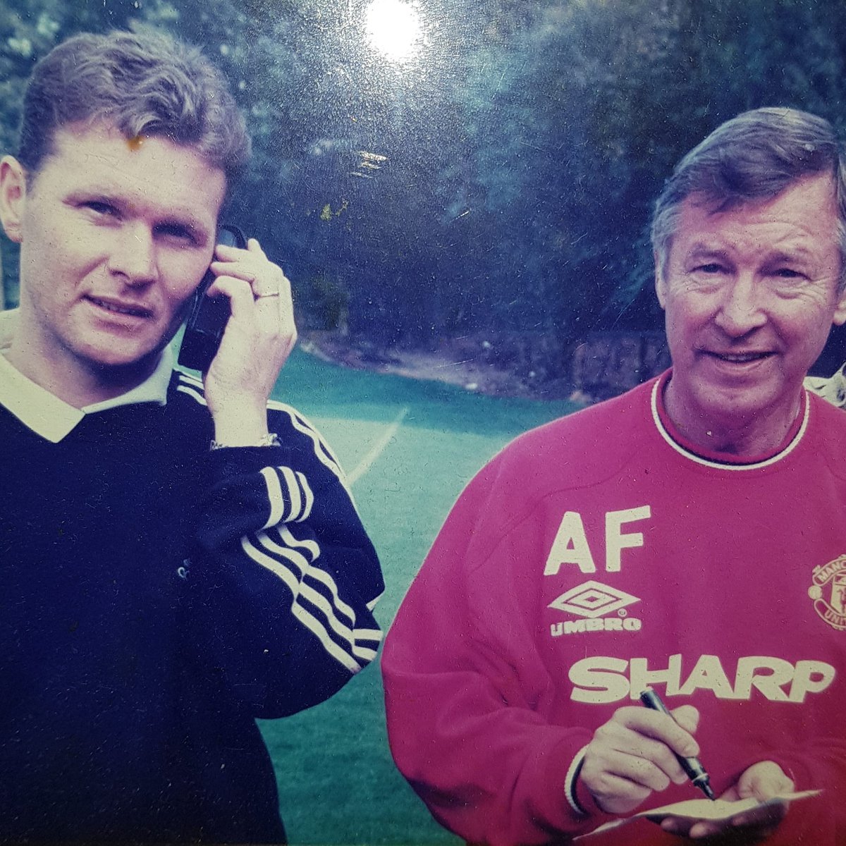 Afmælisbarn dagsins er Sir Alex Ferguson. 83 ára gamall í dag. Besti stjóri allra tima. Hitti hann á níunda áratugnum þegar allt var í blóma á Old Trafford.