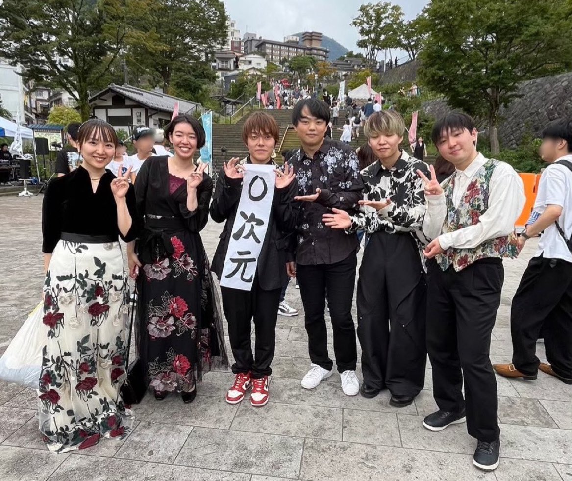0jigen_mam's tweet photo. ---2024年ありがとうございました---

色々なステージに立たせていただけて嬉しかったです🥀これからも皆さんの前で歌えるように頑張りますので、2025年の0次元もお楽しみに💫 https://t.co/1qWC63Pzz4