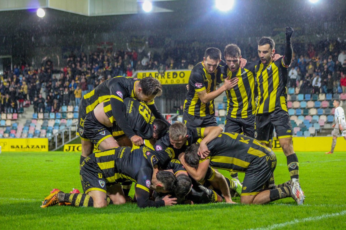 ¡Revive los mejores momentos del 2024 con el Barakaldo CF! 📸

Un año lleno de emoción, esfuerzo y victorias que nos dejaron recuerdos inolvidables ⚽🔥

¡Vamos a por más en 2025! 💛🖤