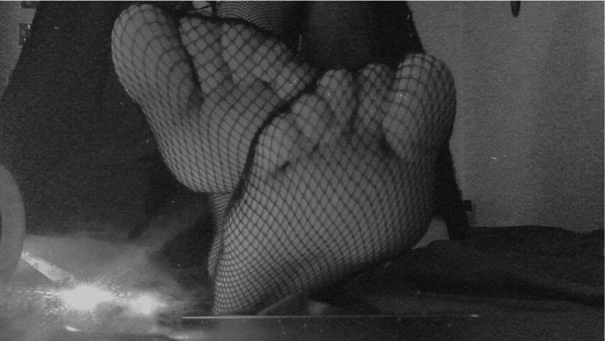 demoniaqueadele's tweet image. Lancement d’un rtgame ! 

24h | 5/5/5

Faites raquer ce pigeon. 

🍷 femdom findom cashsub soumis moneyslave paypig footfetish atm larbin🍷

@RTLovingFeet @Brun0Parent @Shaynez_Soumise @RtSlavv @rt_feet @rt_dom54