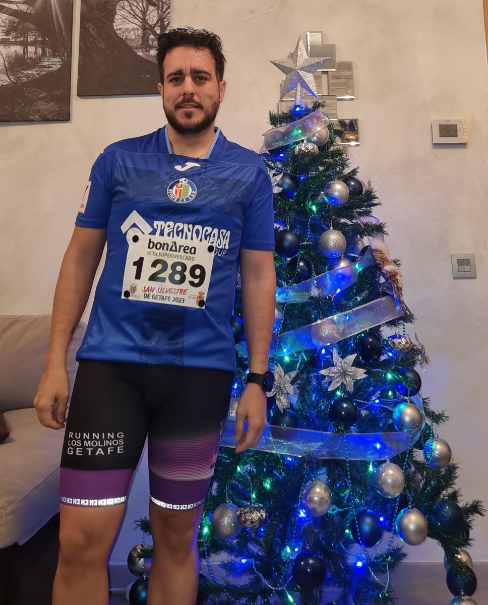 ¡El año pasado <a href="/dperealorente/">dany</a> lució la azulona hasta el último día! 💙

🏃 ¿Quién más corre orgulloso la San Silvestre con la elegante? 👀