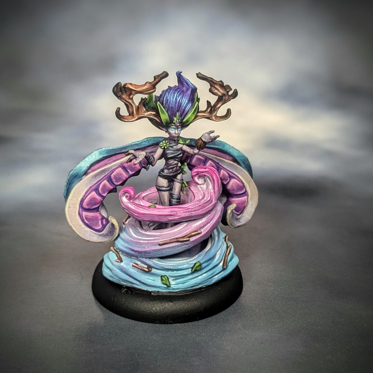 Community member elmir often paints TINY miniatures but has also been working on <a href="/moonstonegame/">Moonstone</a>! Check out their project where they have been painting up some different characters and maybe make your own! beastsofwar.com/project/190864…