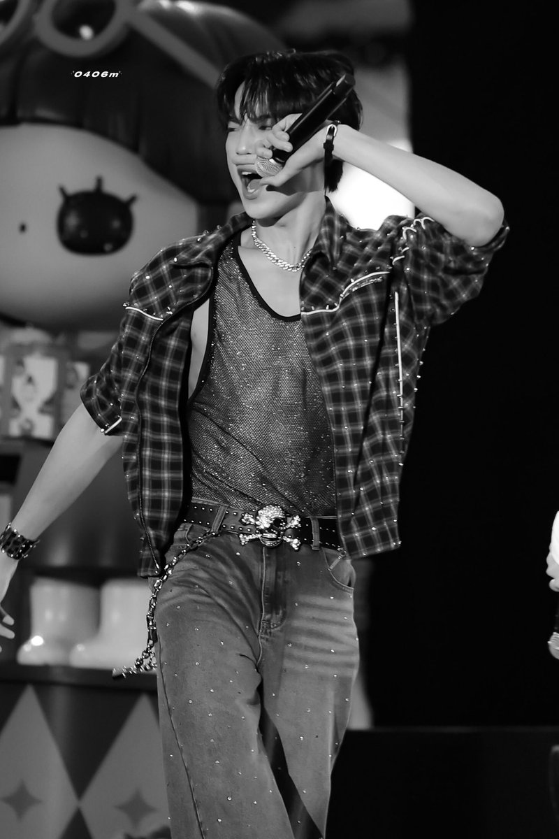 (🐶) you can make me fly to the Moon and Mars🌙

#ALANpasawee 
#BUSbecauseofyouishine 
#CountdownCTW2025xBUS