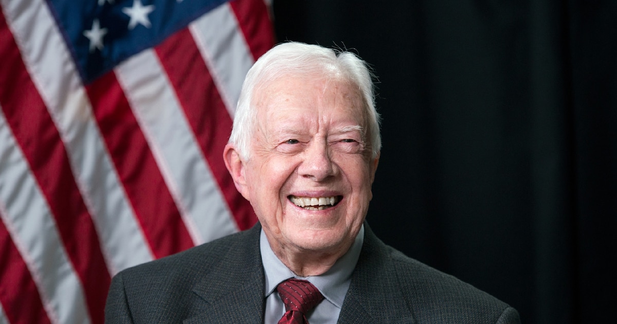 Je m'incline devant le départ de Jimmy Carter. L'Humanité et la Paix perdent l'un de leurs plus grands serviteurs. Les États-Unis un ancien grand Président. Nous étions en 1977. Lui devint le Président de la première puissance du monde et moi Maire de Lourdios-ichère.