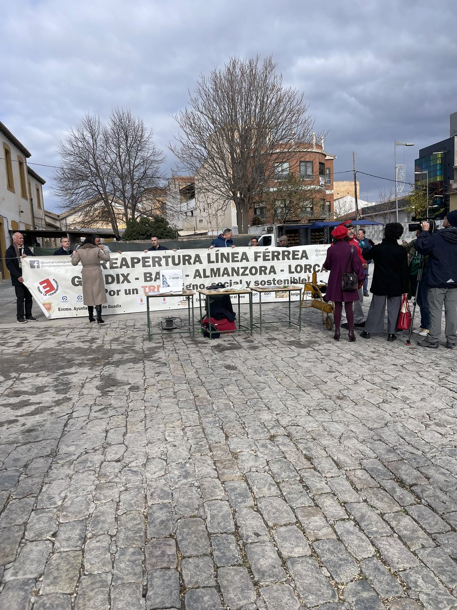 Despedimos #2024 apoyando la reivindicación de reapertura de la línea férrea Guadix-Baza-Almanzora-Lorca en el 40 aniversario de su cierre. Por un #tren que una poblaciones y vertebre territorio <a href="/granadaportren/">GRANADA POR EL TREN</a> <a href="/guadixporeltren/">Guadix por el Tren</a> <a href="/VueltadelTrenBz/">Asociación Amigos del Ferrocarril Comarca de Baza</a>